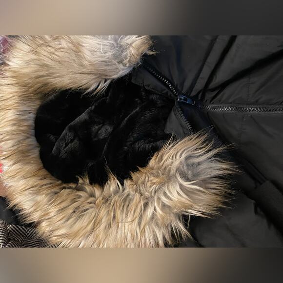 Torrid puffer w fur hood - Picture 2 of 10